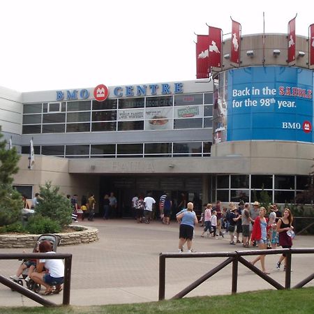 Entire Condo Downtown, Walk To Bmo & Stampede, Parking, 1,5 Hrs To Banff YYC Exteriör bild