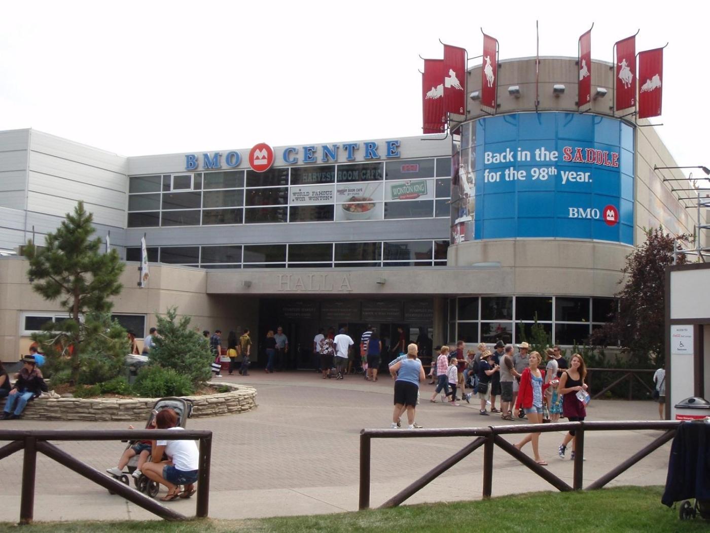 Entire Condo Downtown, Walk To Bmo & Stampede, Parking, 1,5 Hrs To Banff YYC Exteriör bild