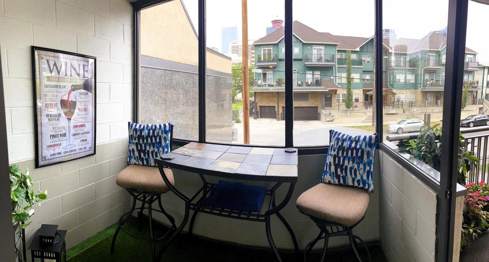 Entire Condo Downtown, Walk To Bmo & Stampede, Parking, 1,5 Hrs To Banff YYC Exteriör bild
